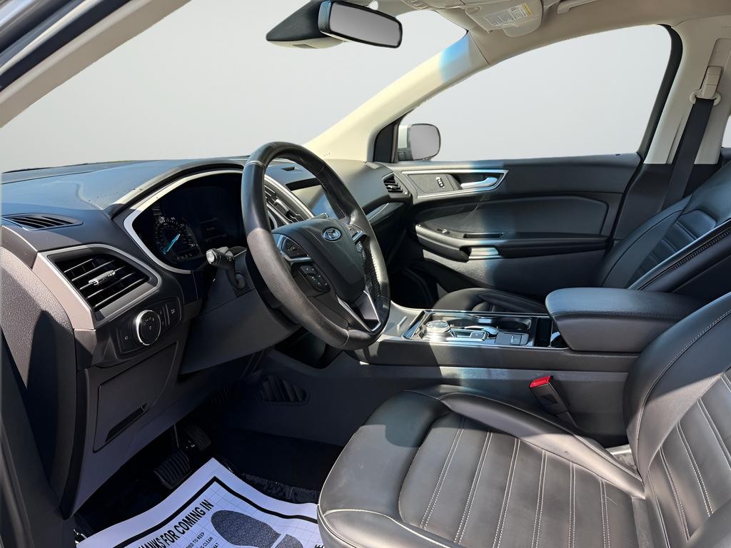 Ford Edge Vehicle Full-screen Gallery Image 18