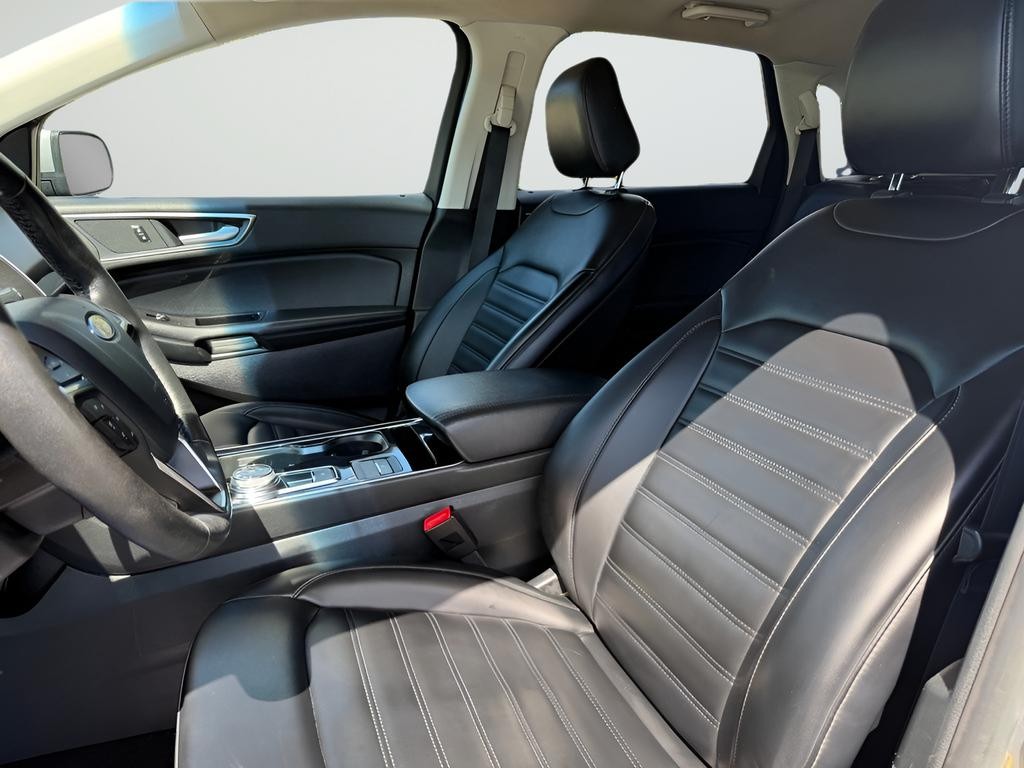 Ford Edge Vehicle Full-screen Gallery Image 19