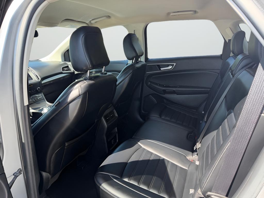 Ford Edge Vehicle Full-screen Gallery Image 21