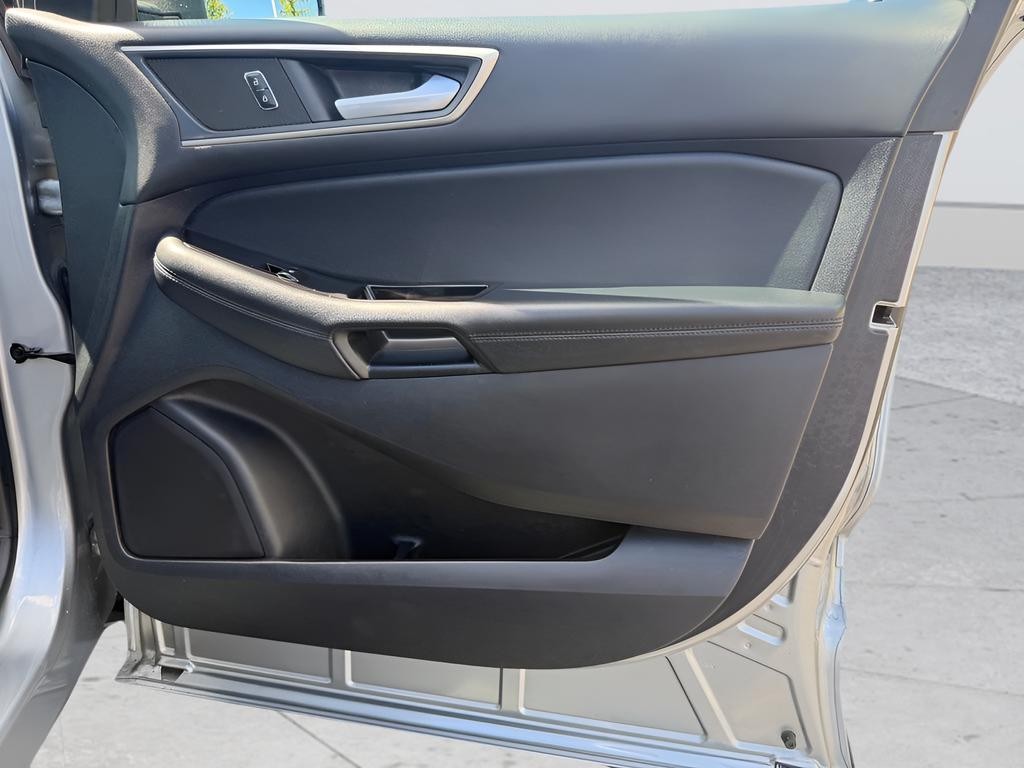 Ford Edge Vehicle Full-screen Gallery Image 26