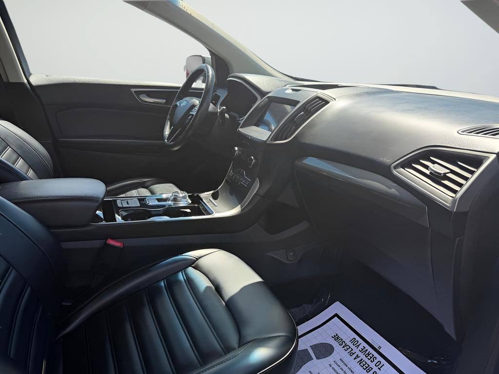 Ford Edge Vehicle Full-screen Gallery Image 27