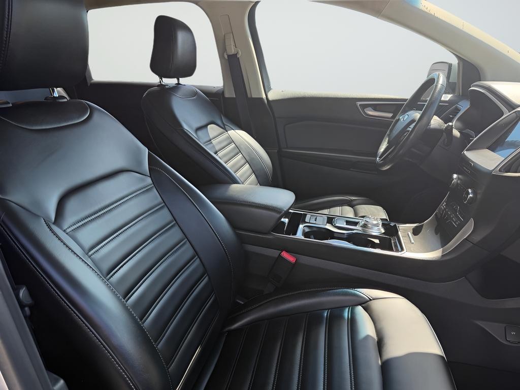 Ford Edge Vehicle Full-screen Gallery Image 28