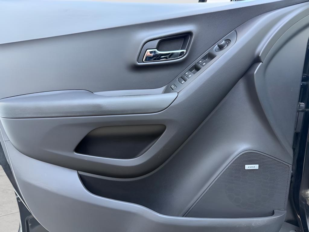 Chevrolet Trax Vehicle Full-screen Gallery Image 09
