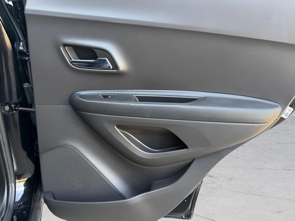 Chevrolet Trax Vehicle Full-screen Gallery Image 25