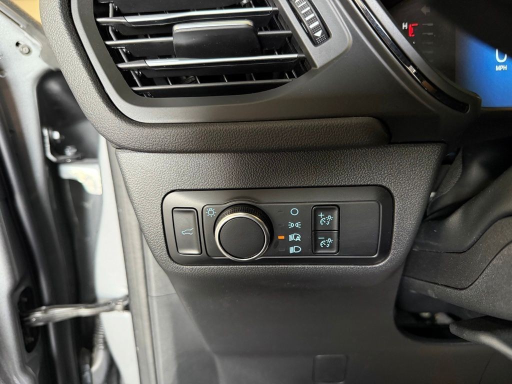 Ford Escape Vehicle Full-screen Gallery Image 10