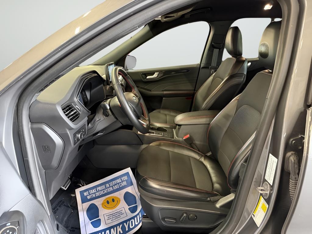 Ford Escape Vehicle Full-screen Gallery Image 11