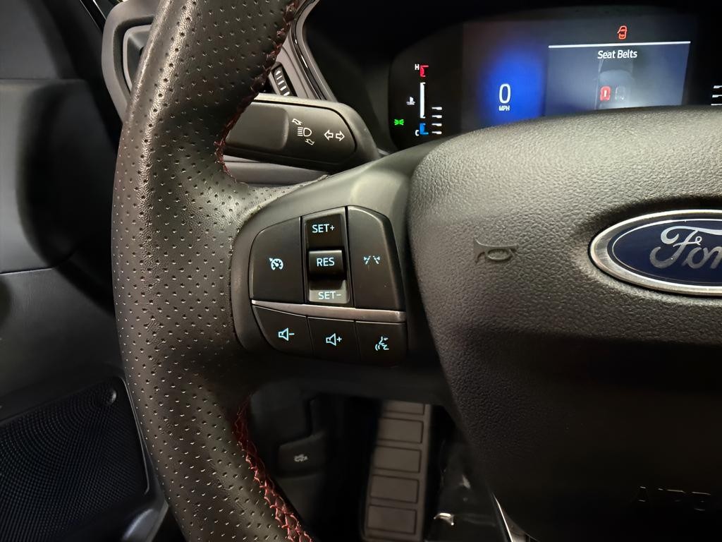 Ford Escape Vehicle Full-screen Gallery Image 12