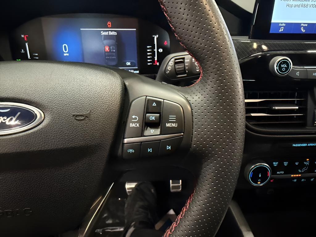 Ford Escape Vehicle Full-screen Gallery Image 13