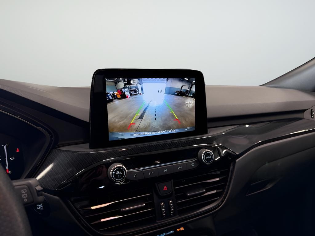 Ford Escape Vehicle Full-screen Gallery Image 17