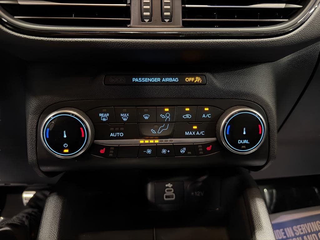 Ford Escape Vehicle Full-screen Gallery Image 18
