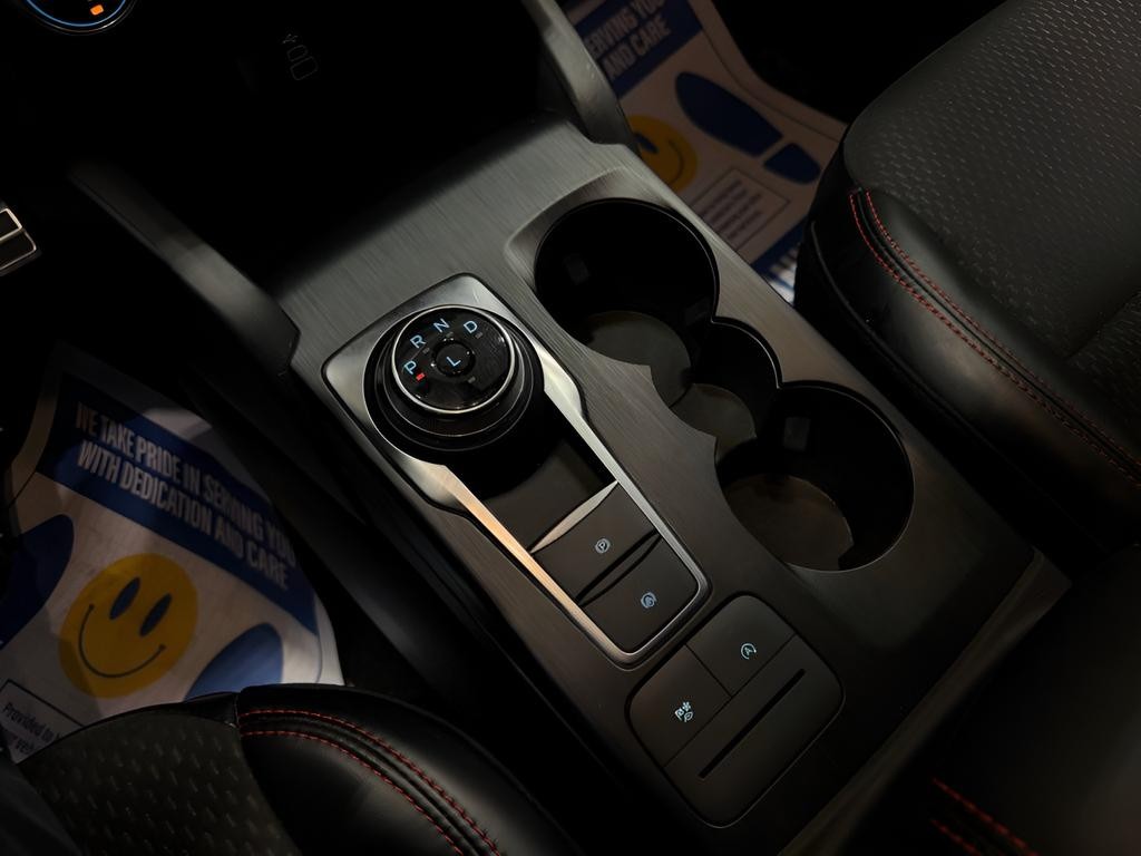 Ford Escape Vehicle Full-screen Gallery Image 19