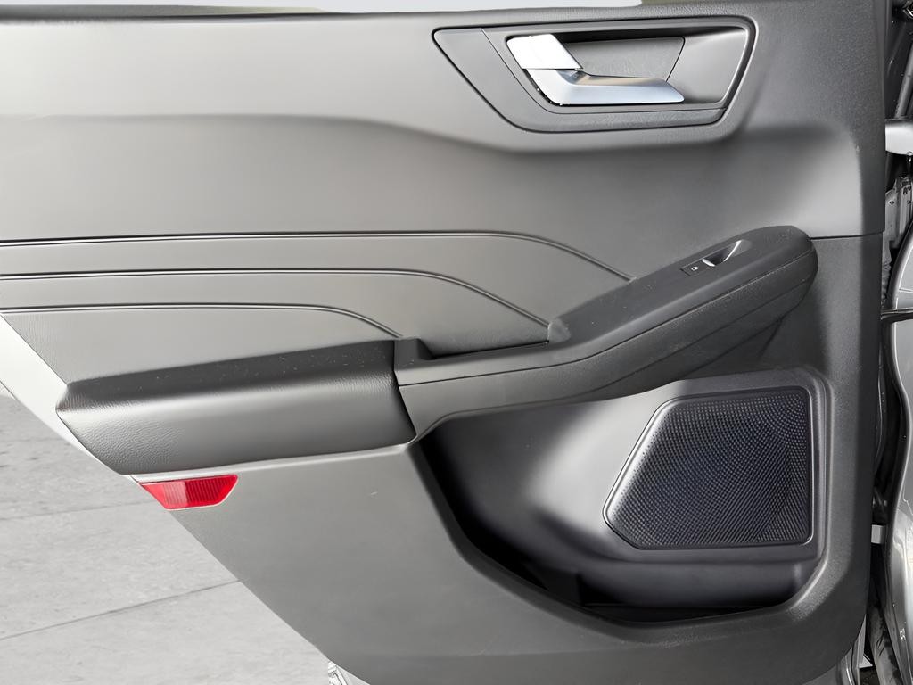 Ford Escape Vehicle Full-screen Gallery Image 20