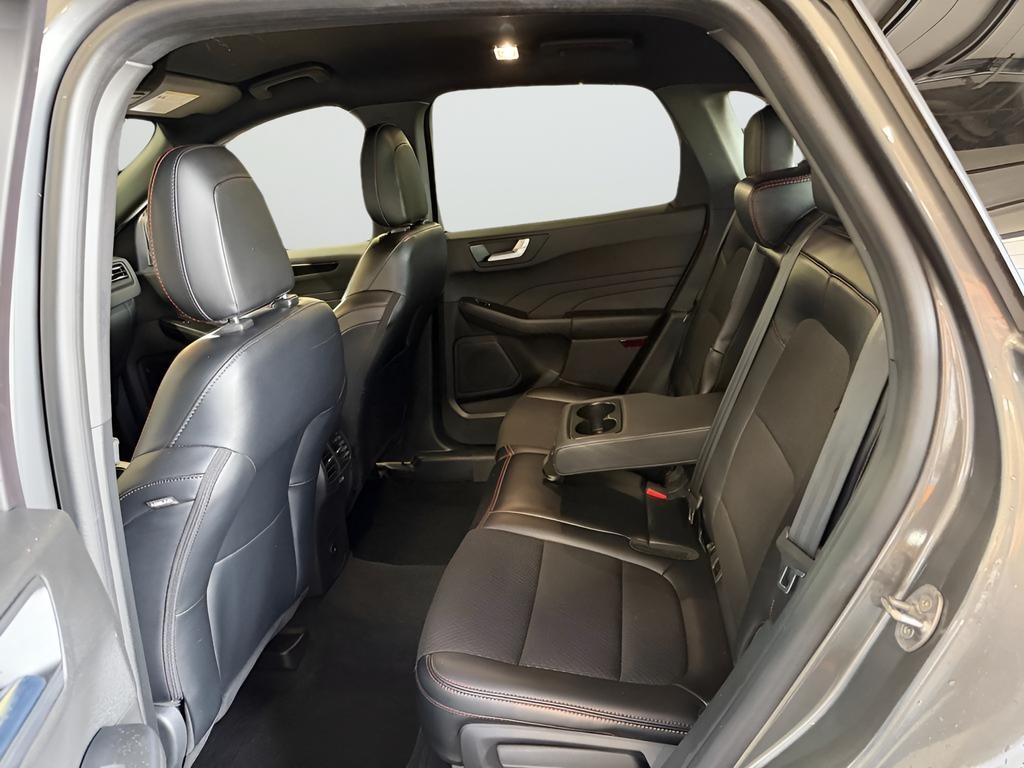 Ford Escape Vehicle Full-screen Gallery Image 21
