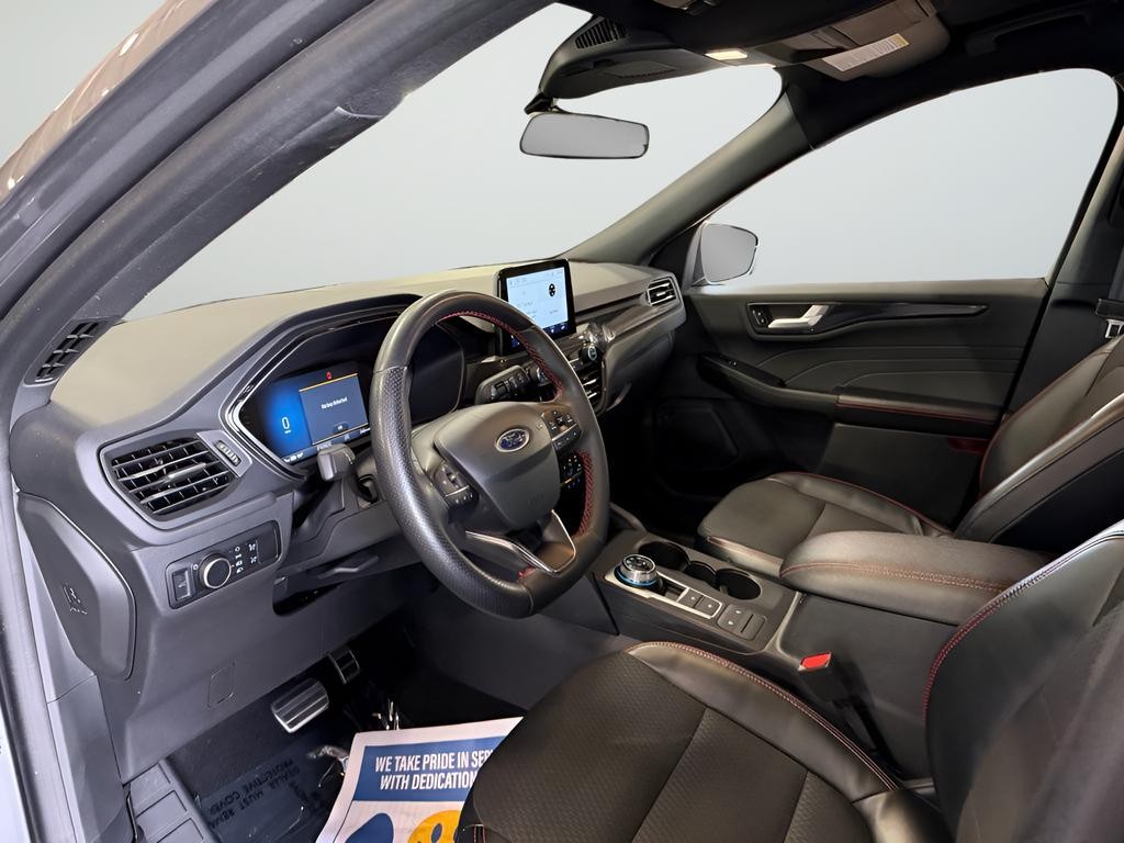 Ford Escape Vehicle Full-screen Gallery Image 23