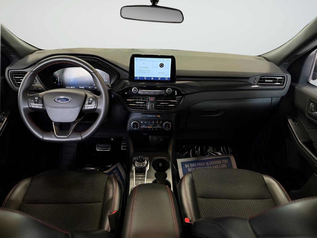 Ford Escape Vehicle Full-screen Gallery Image 24