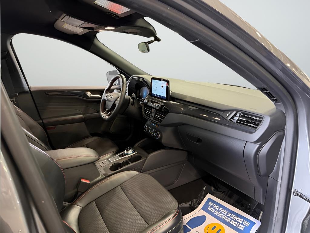 Ford Escape Vehicle Full-screen Gallery Image 29