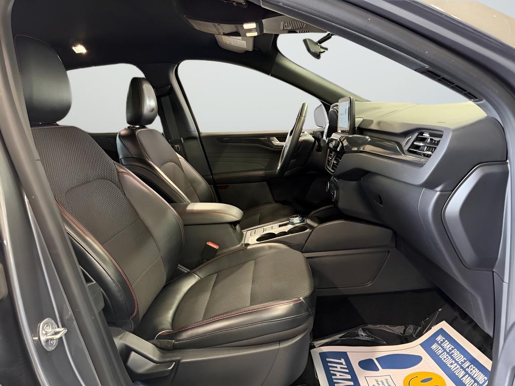 Ford Escape Vehicle Full-screen Gallery Image 30