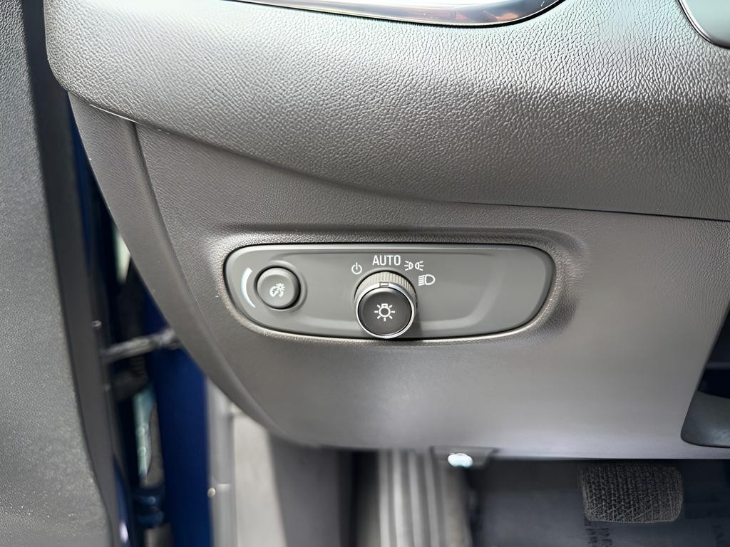 Chevrolet Equinox Vehicle Full-screen Gallery Image 10