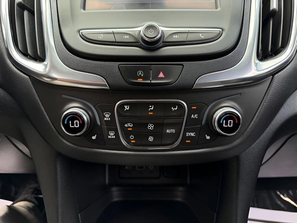 Chevrolet Equinox Vehicle Full-screen Gallery Image 18