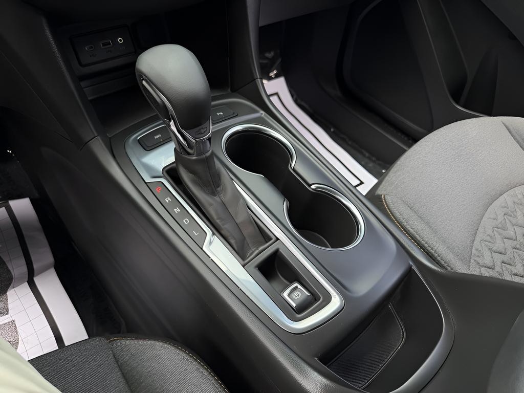 Chevrolet Equinox Vehicle Full-screen Gallery Image 19