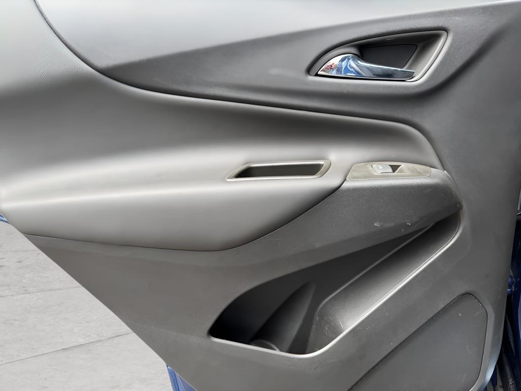 Chevrolet Equinox Vehicle Full-screen Gallery Image 20
