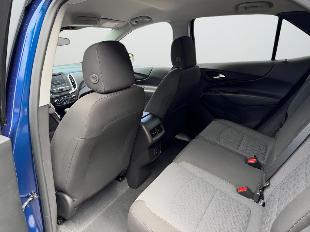 Chevrolet Equinox Vehicle Full-screen Gallery Image 22