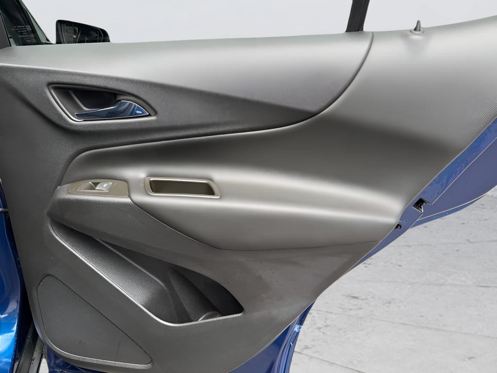 Chevrolet Equinox Vehicle Full-screen Gallery Image 25