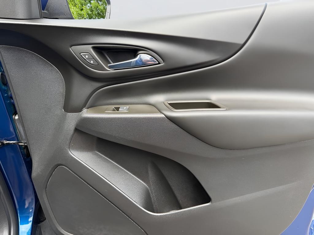 Chevrolet Equinox Vehicle Full-screen Gallery Image 28