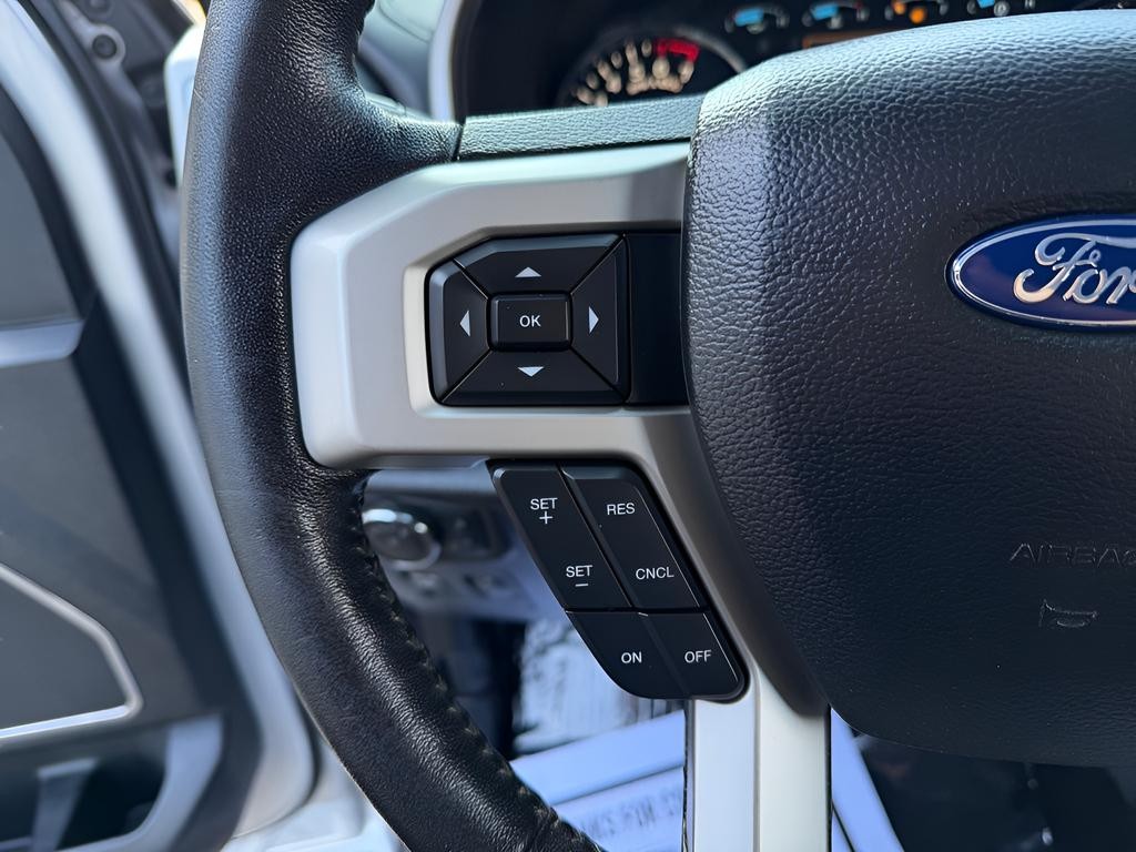 Ford F-150 Vehicle Full-screen Gallery Image 12