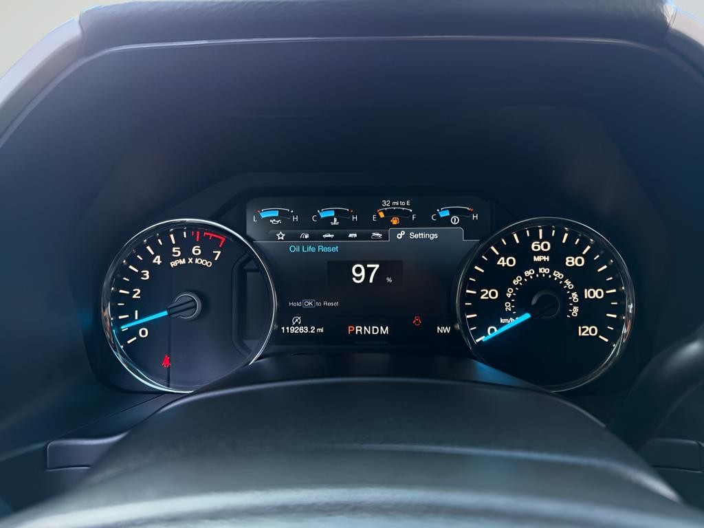 Ford F-150 Vehicle Full-screen Gallery Image 15