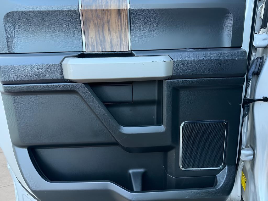 Ford F-150 Vehicle Full-screen Gallery Image 18
