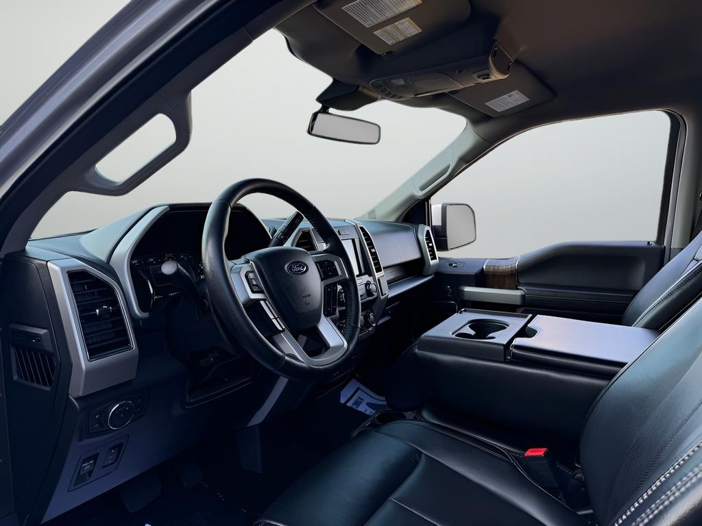 Ford F-150 Vehicle Full-screen Gallery Image 21