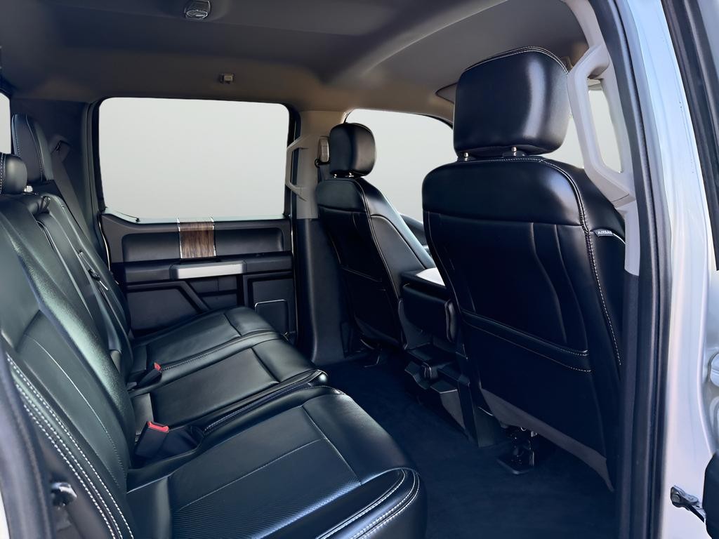 Ford F-150 Vehicle Full-screen Gallery Image 25