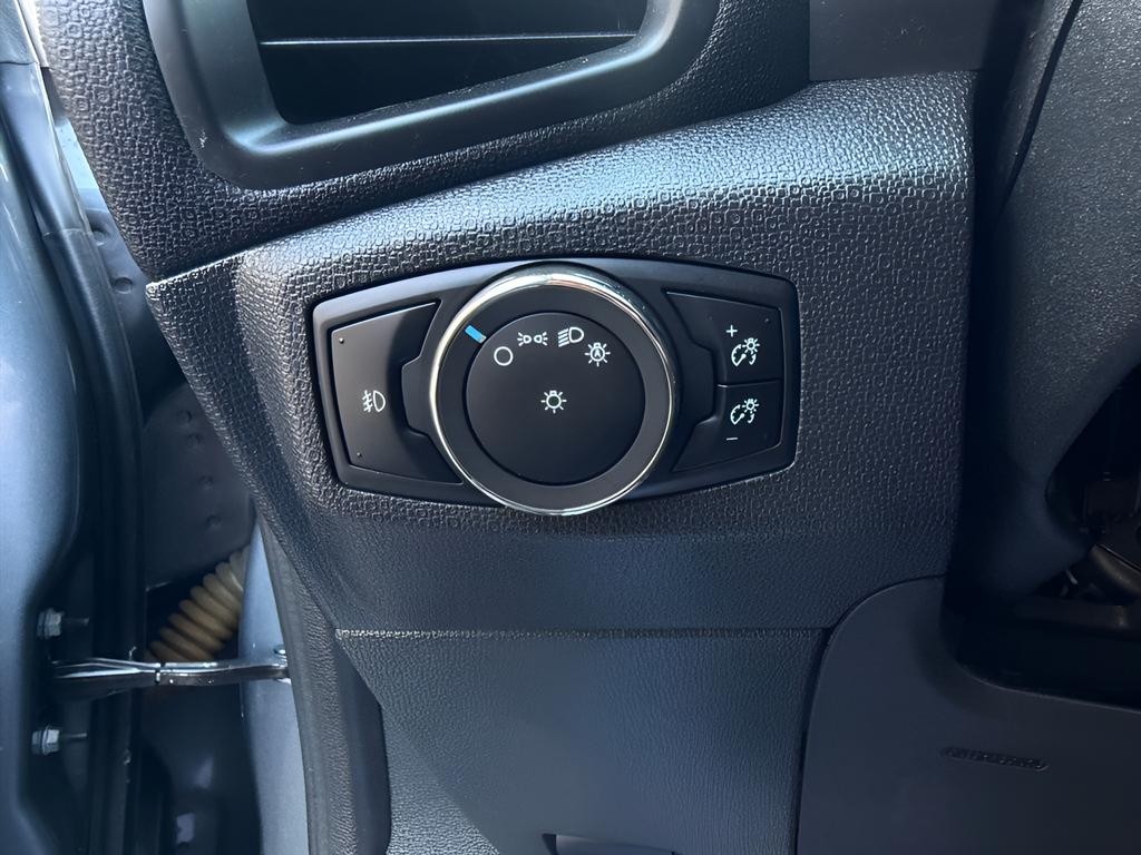 Ford EcoSport Vehicle Full-screen Gallery Image 09