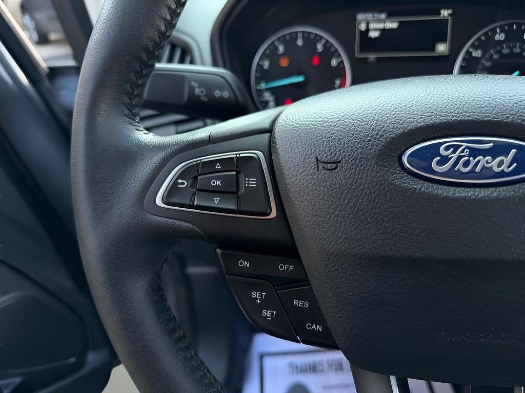 Ford EcoSport Vehicle Full-screen Gallery Image 12