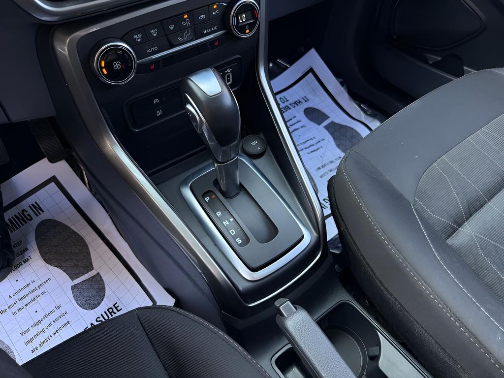 Ford EcoSport Vehicle Full-screen Gallery Image 18