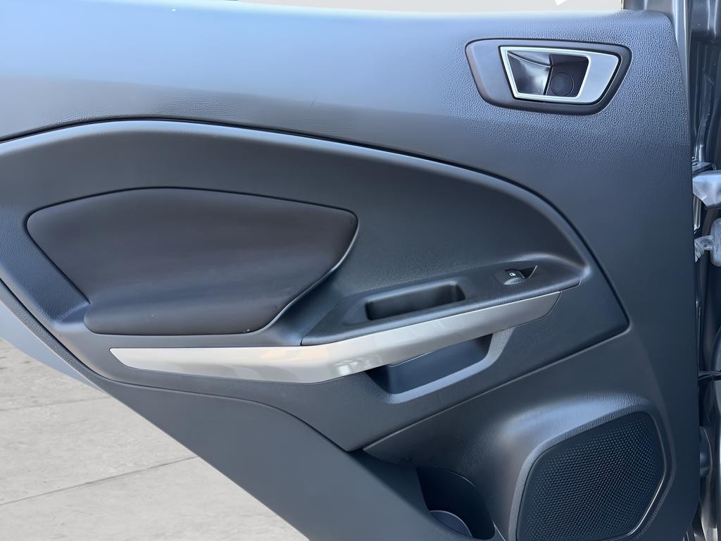Ford EcoSport Vehicle Full-screen Gallery Image 19