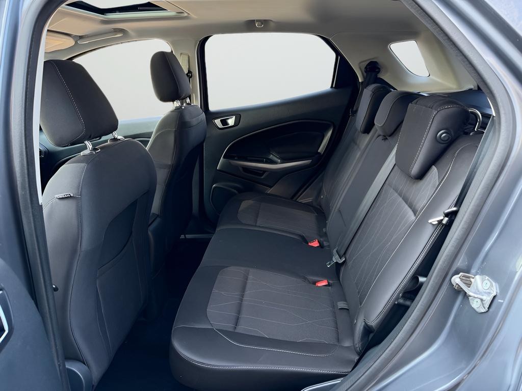 Ford EcoSport Vehicle Full-screen Gallery Image 20