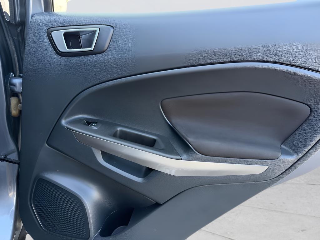 Ford EcoSport Vehicle Full-screen Gallery Image 24