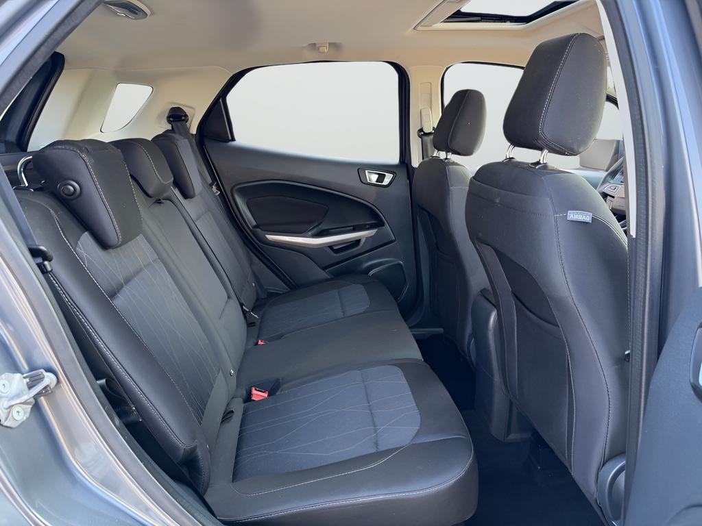 Ford EcoSport Vehicle Full-screen Gallery Image 25