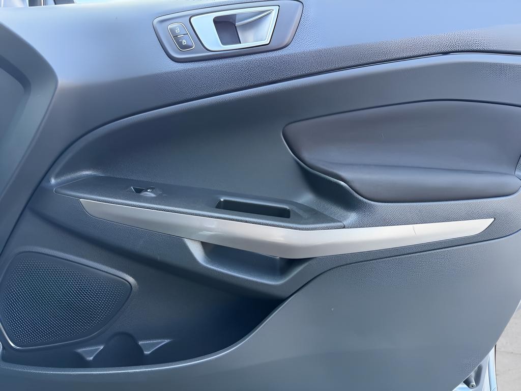 Ford EcoSport Vehicle Full-screen Gallery Image 27