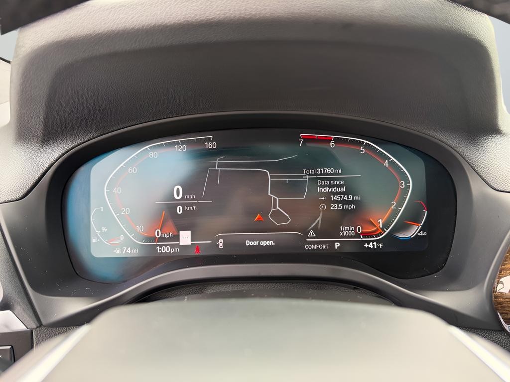 BMW X3 Vehicle Full-screen Gallery Image 11