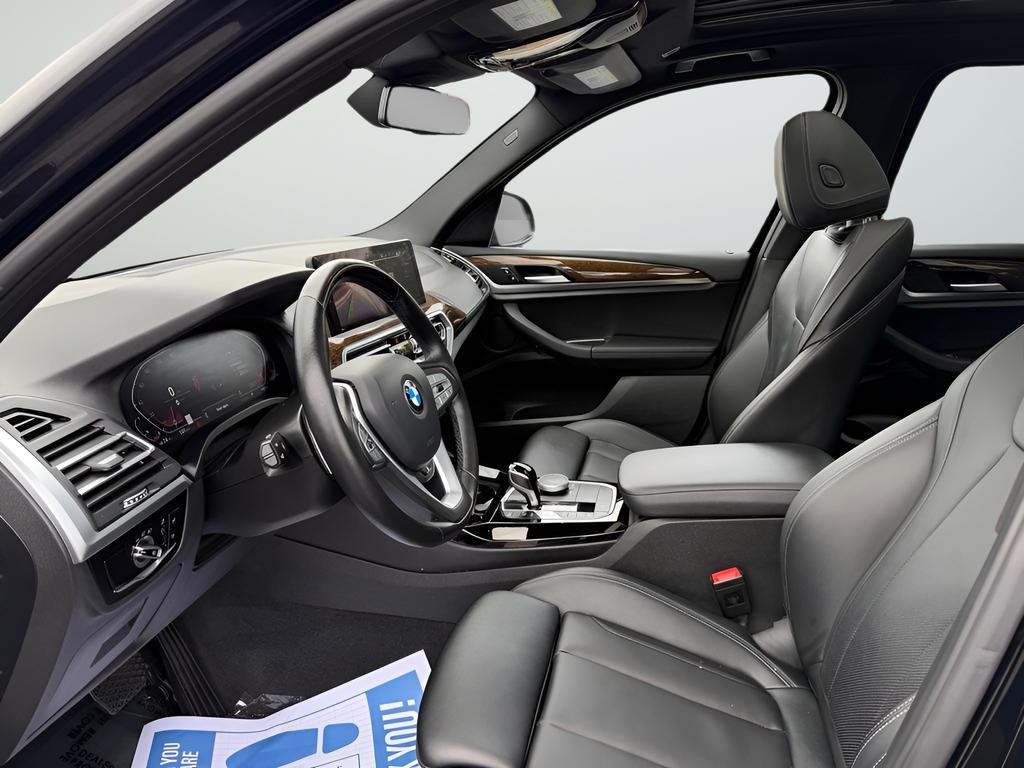 BMW X3 Vehicle Full-screen Gallery Image 18
