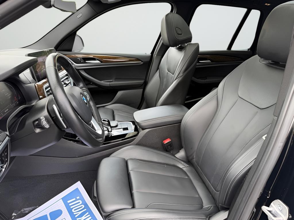 BMW X3 Vehicle Full-screen Gallery Image 19