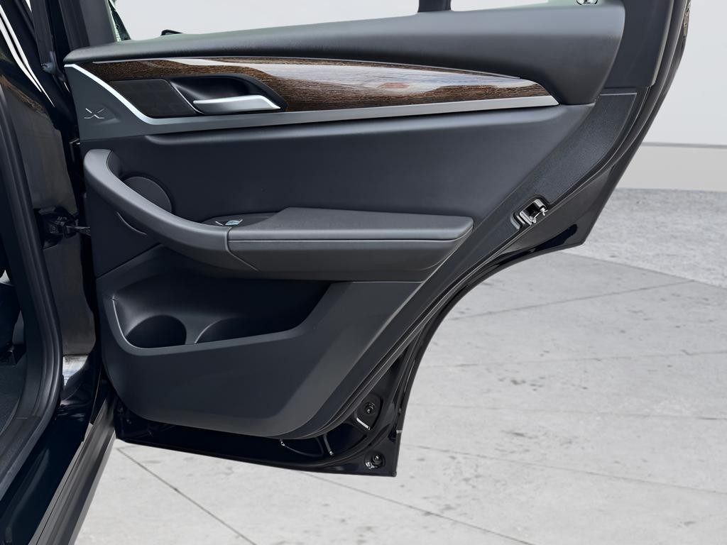 BMW X3 Vehicle Full-screen Gallery Image 24