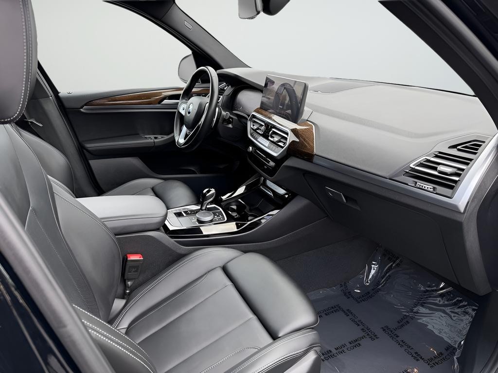 BMW X3 Vehicle Full-screen Gallery Image 28
