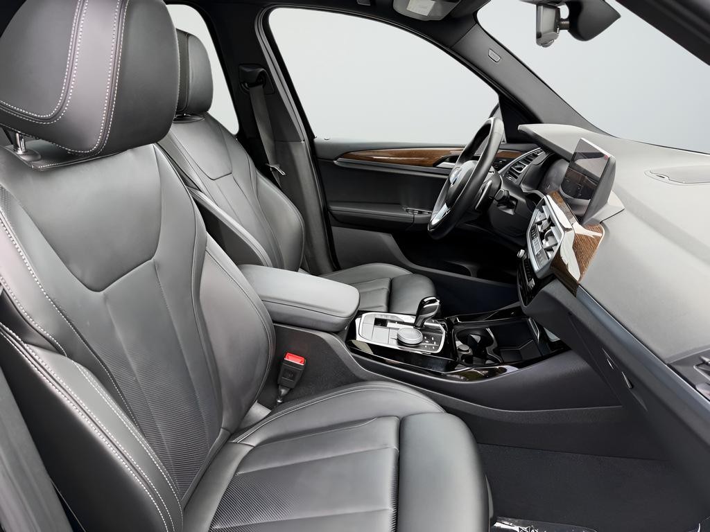 BMW X3 Vehicle Full-screen Gallery Image 29