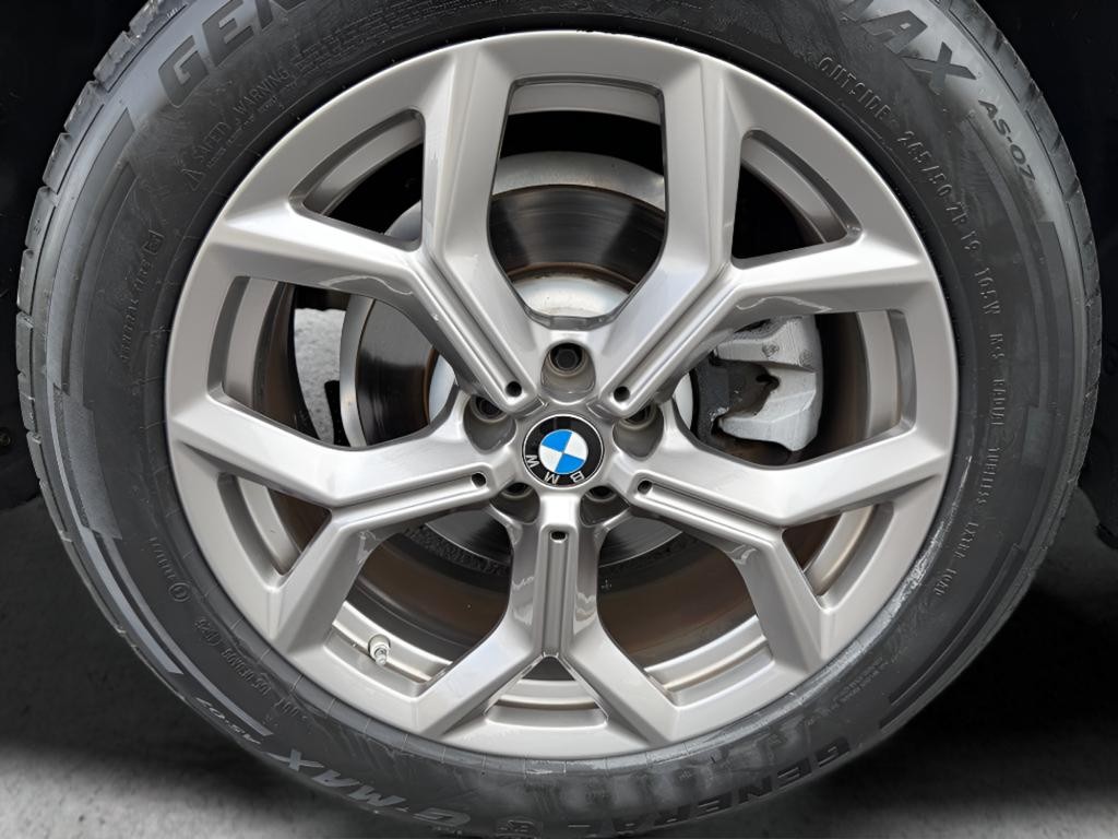 BMW X3 Vehicle Full-screen Gallery Image 31