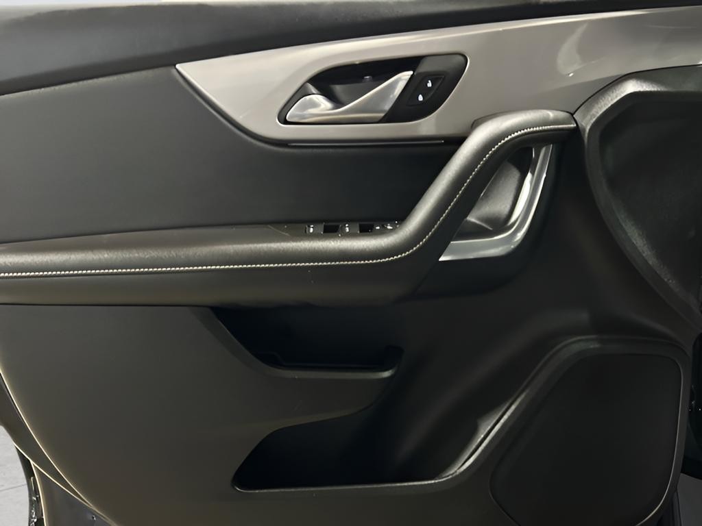 Chevrolet Blazer Vehicle Full-screen Gallery Image 09