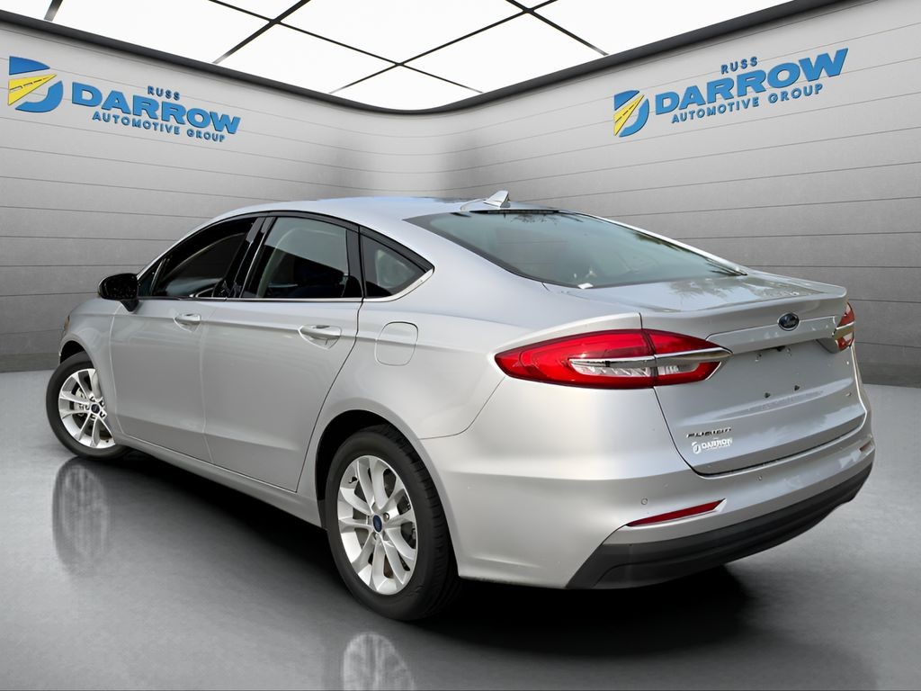 Ford Fusion Vehicle Full-screen Gallery Image 03